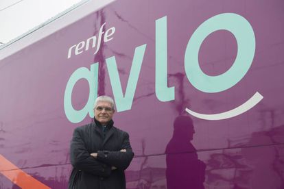 Renfe chief Isaías Táboas in front of an AVLO train.