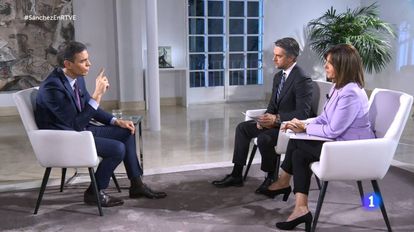Pedro Sánchez during the television interview with RTVE.